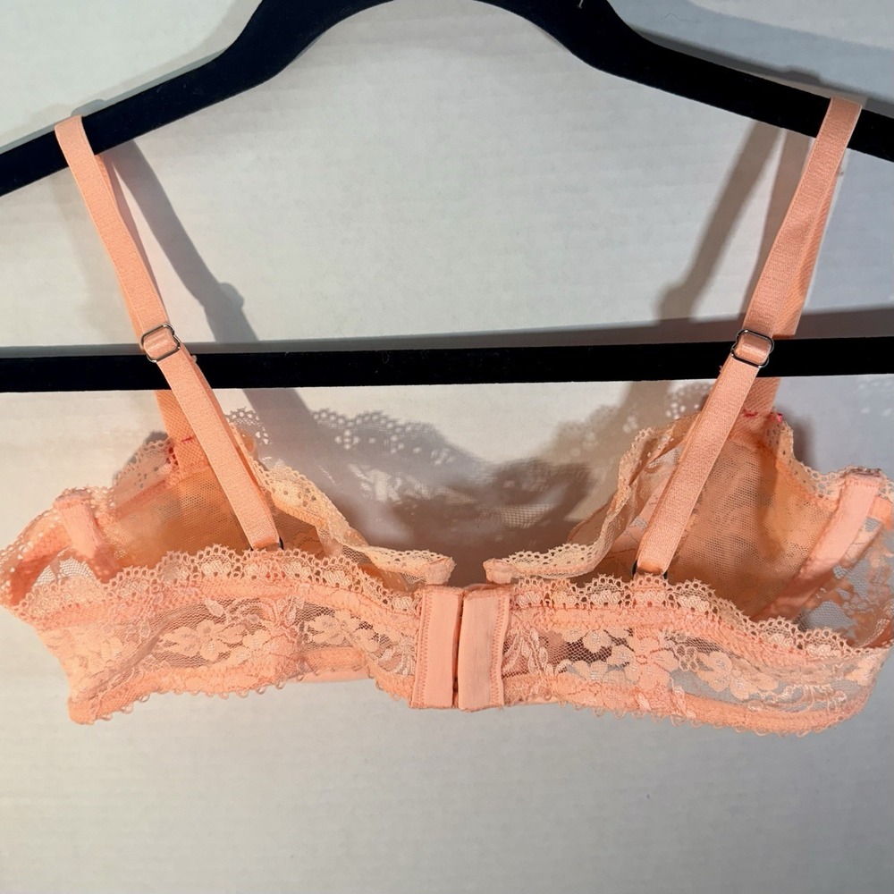 Victoria's Secret Unlined Lace Balconette Bra Apricot Peach Lace V Front 34B EUC - Picture 5 of 11